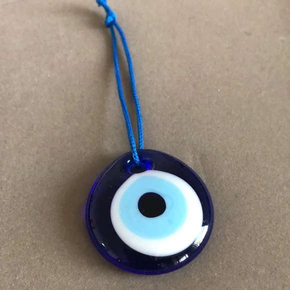 Blue hand blown glass eye charm - Picture 2 of 3